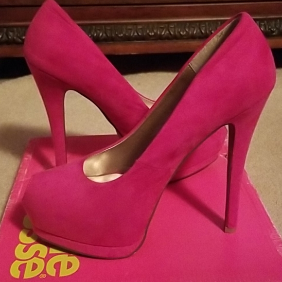 Heels - Picture 3 of 4